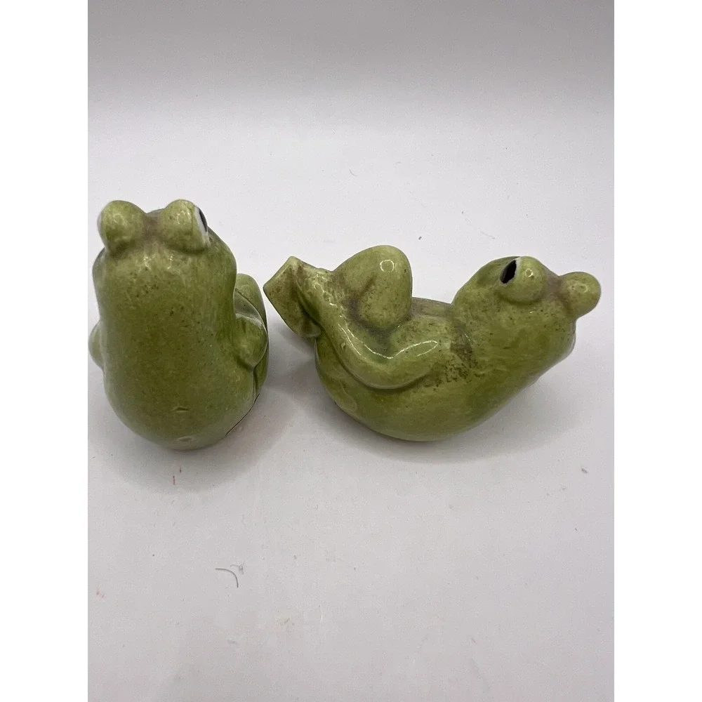 Vintage Frogs Toads Resting Figurines Ceramic 1